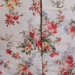Ralph Lauren PETTICOAT FLORAL Gorgeous Shams Pair Vibrant Floral Bouquets on White Background Lovely Condition. Made in USA Green Tag