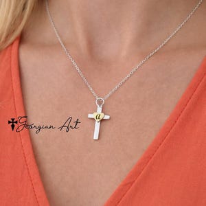 Collar con cruz y corazón grabados en oro macizo de 10 quilates, 14 quilates o 18 quilates, oro amarillo y blanco. Regalos cristianos.