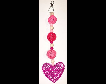 PINK HEART CHEW Toy: Cage Decorations, Boredom Breaker. Suitable For Parrots, Chinchillas, Rats, Guinea pigs, Rabbits, Gerbils, Hamsters