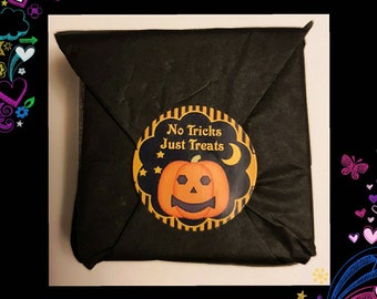 TRICK or TREAT BOX voor ratten en kleine dieren. Perfect om te foerageren en de verveling te doorbreken, een heerlijke Halloween-traktatie voor je fuzzies om te openen