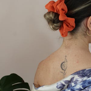 Handgemachte Seide Scrunchie, Vintage Seide Scrunchie, Upcycled Seide Scrunchie, Orange Scrunchie Seide, Geschenk für Sie