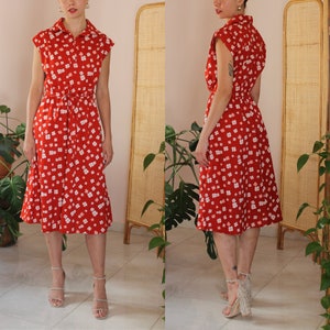 Robe à fleurs rouge vintage, Robe à fleurs vintage en coton, Robe soleil en coton vintage, Robe soleil à fleurs vintage, Robe thé à fleurs rouge, Royaume-Uni 12 / US 8