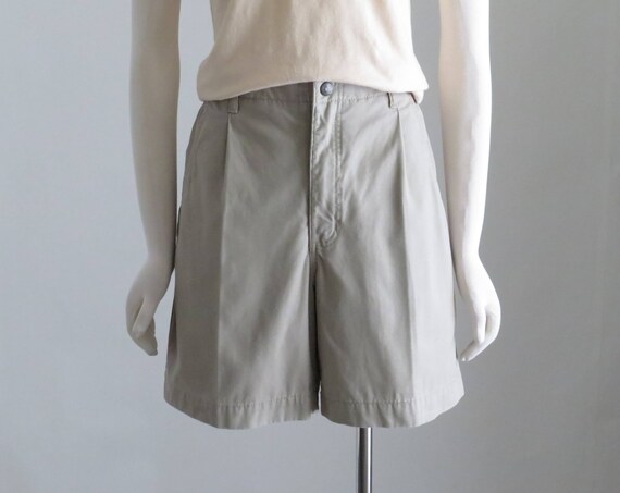Pleated khaki hotsell shorts womens
