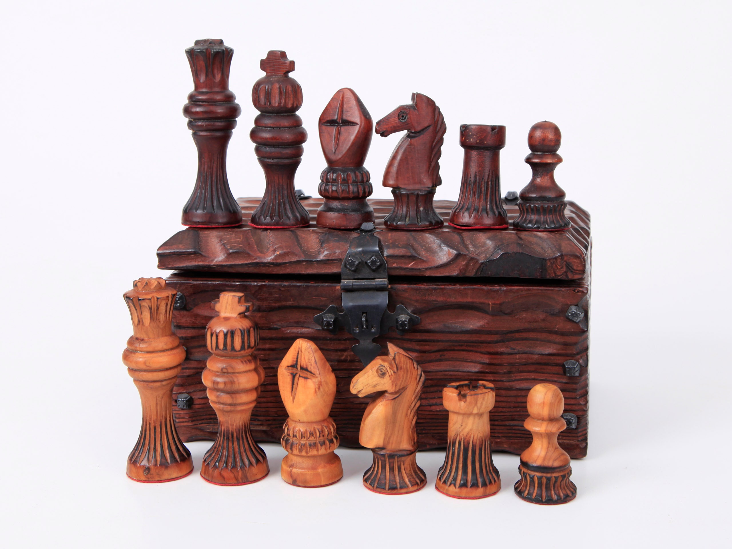 Handmade Olive Wood Chess Board - Wooden Chess Set with Hand Carved Chess  Pieces - Artisraw