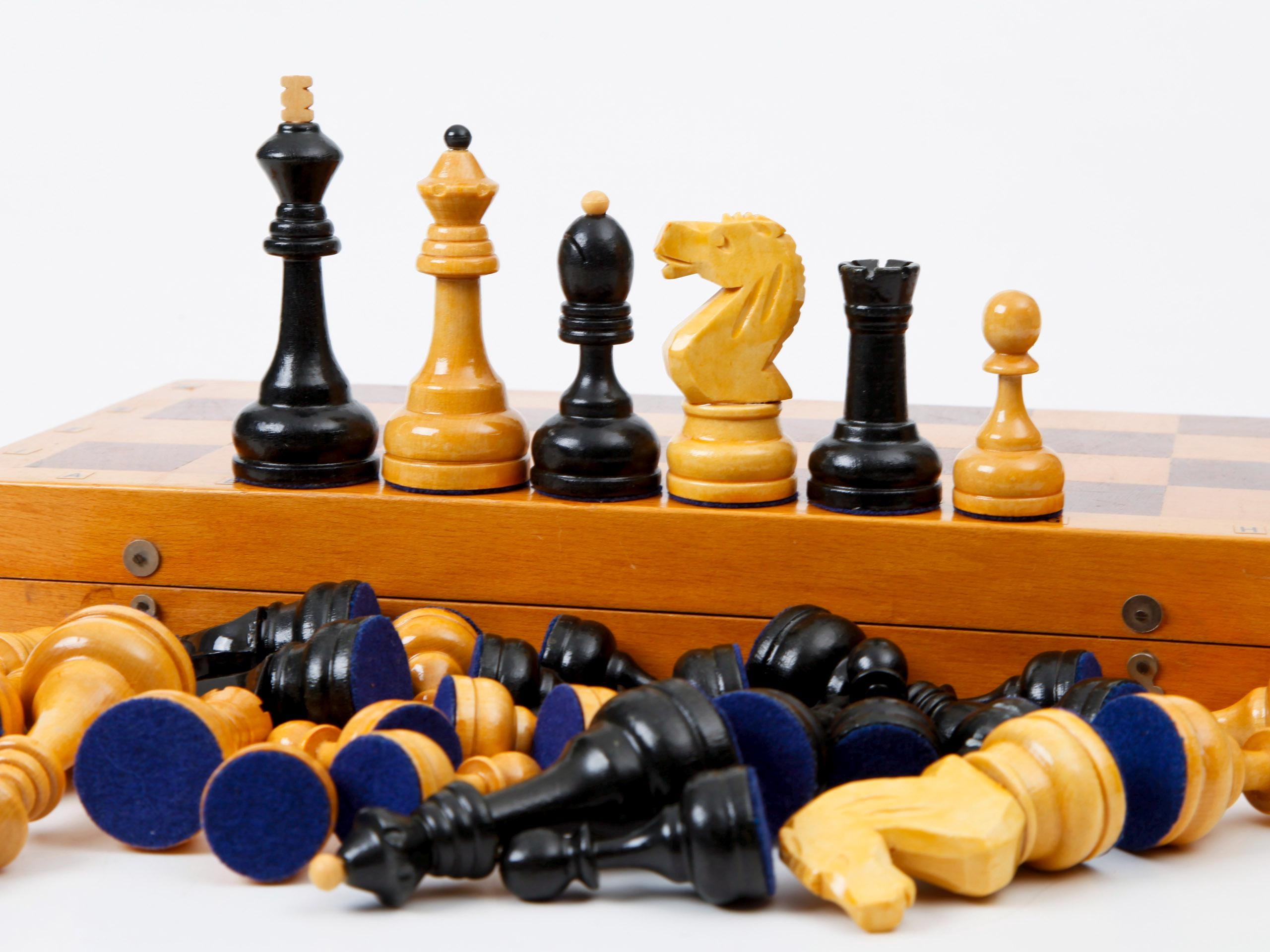 チェスセット　木製板、駒〈ソ連×アメリカ〉 Soviet chess set - Etsy 日本