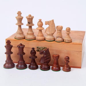 French Glass Eyed Lardy Chess Set, KH 7cm./ 2,75 in., 1970&#39;s Exotic Wood Chess Pieces in Staunton pattern, Original Storage Box