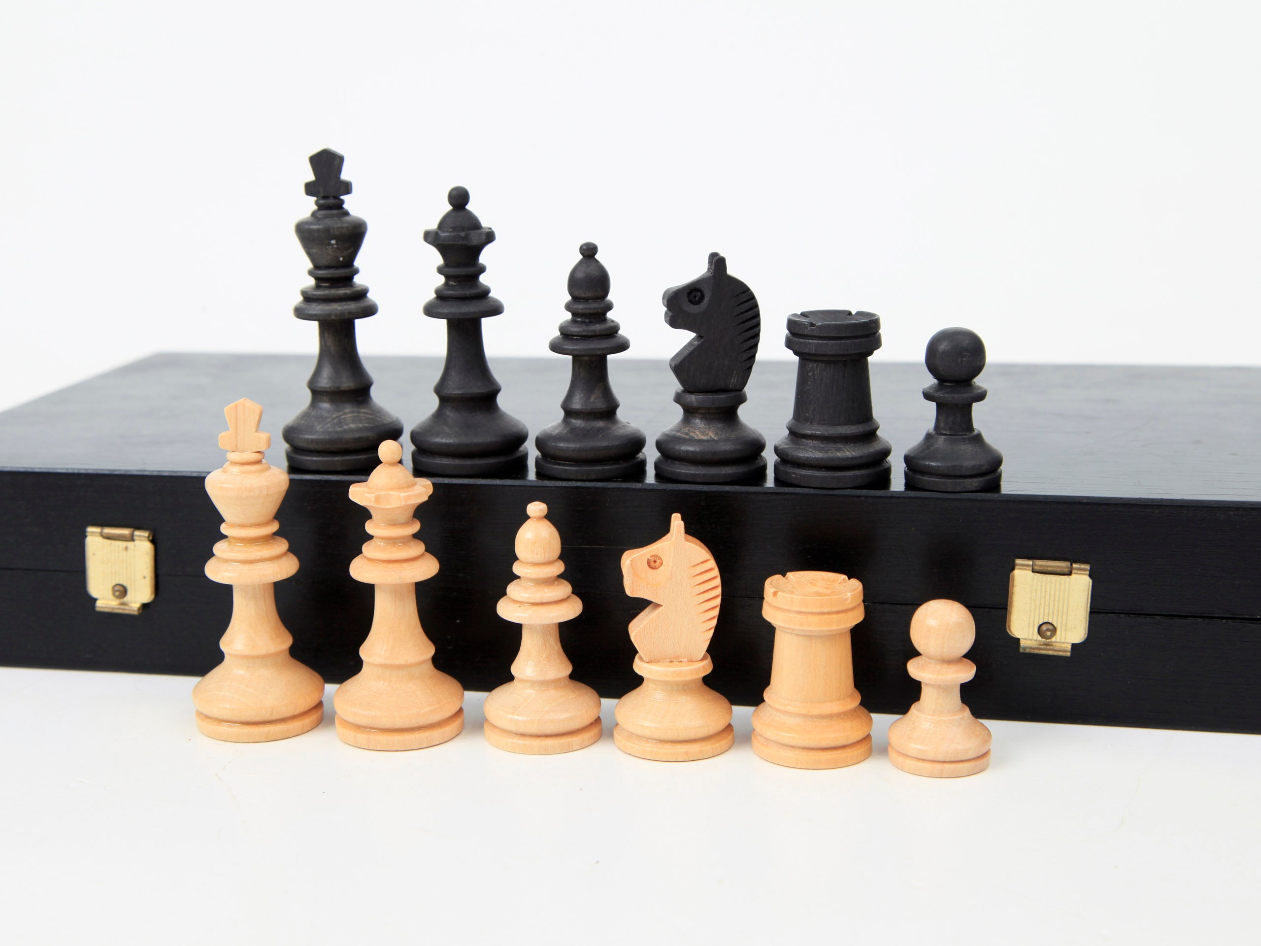 Vintage Bohemia "Chicken Knight" Chess Set with Original Storage Case, KH 6,5cm./2,55 in., 1980's Wooden German Chess Set