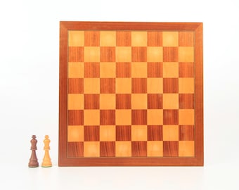 チェス盤のマス目サイズは2.5インチ×2.5インチ、アンティーク調と黒檀