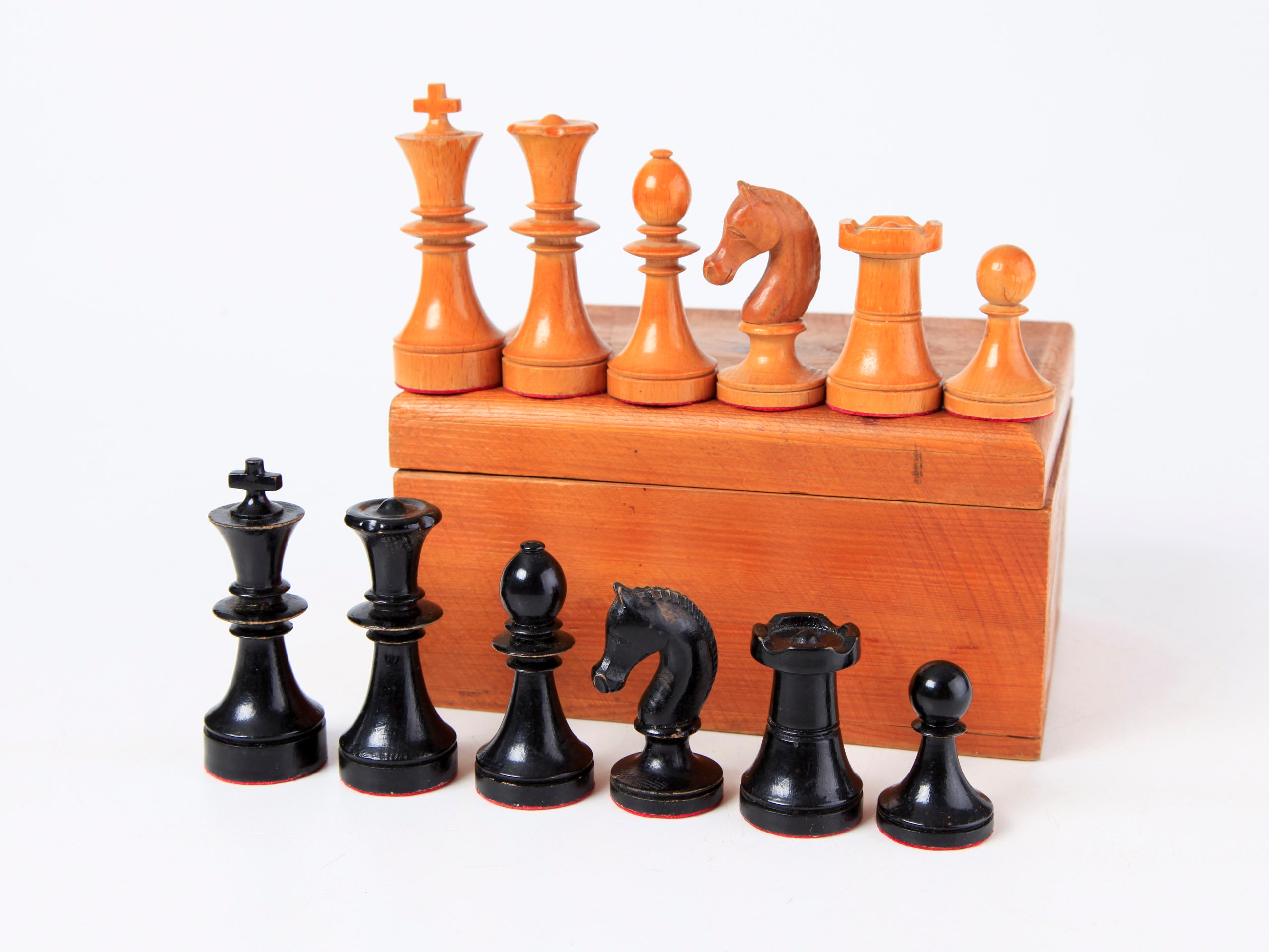 Downhead German Staunton Chess Pieces Ebonised Boxwood 3 