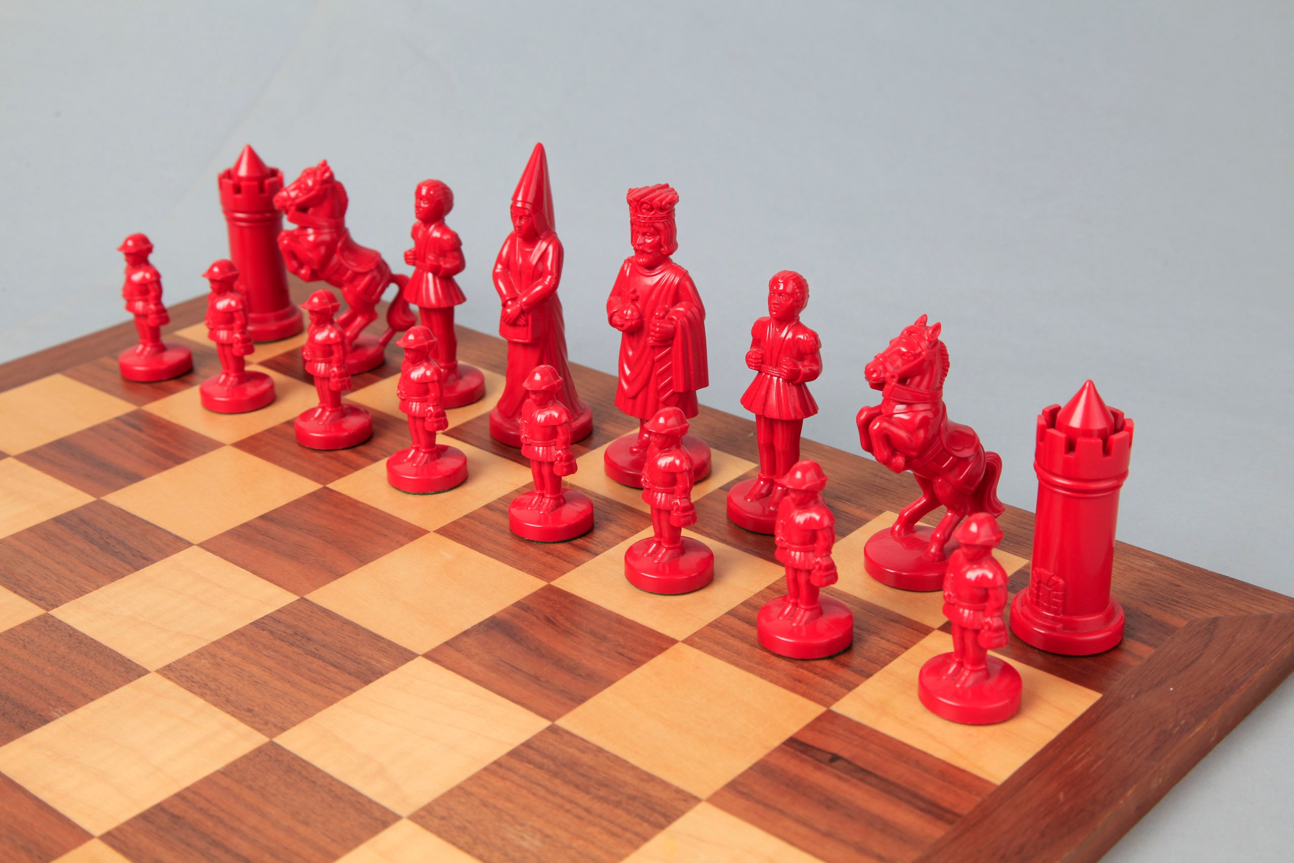 Chess pieces: 32 red and white ivory pieces without board., Complete number  of pieces of a chess game. Sixteen cut ivory pieces that have been made red  with a dyestuff: these are