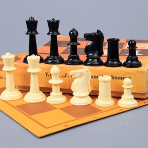 Varna Olympiad Chess Set in Black & White, KH 8.5 cm. Weighted Bulgarian Tournament Chess Set with Folding Board and Original Box