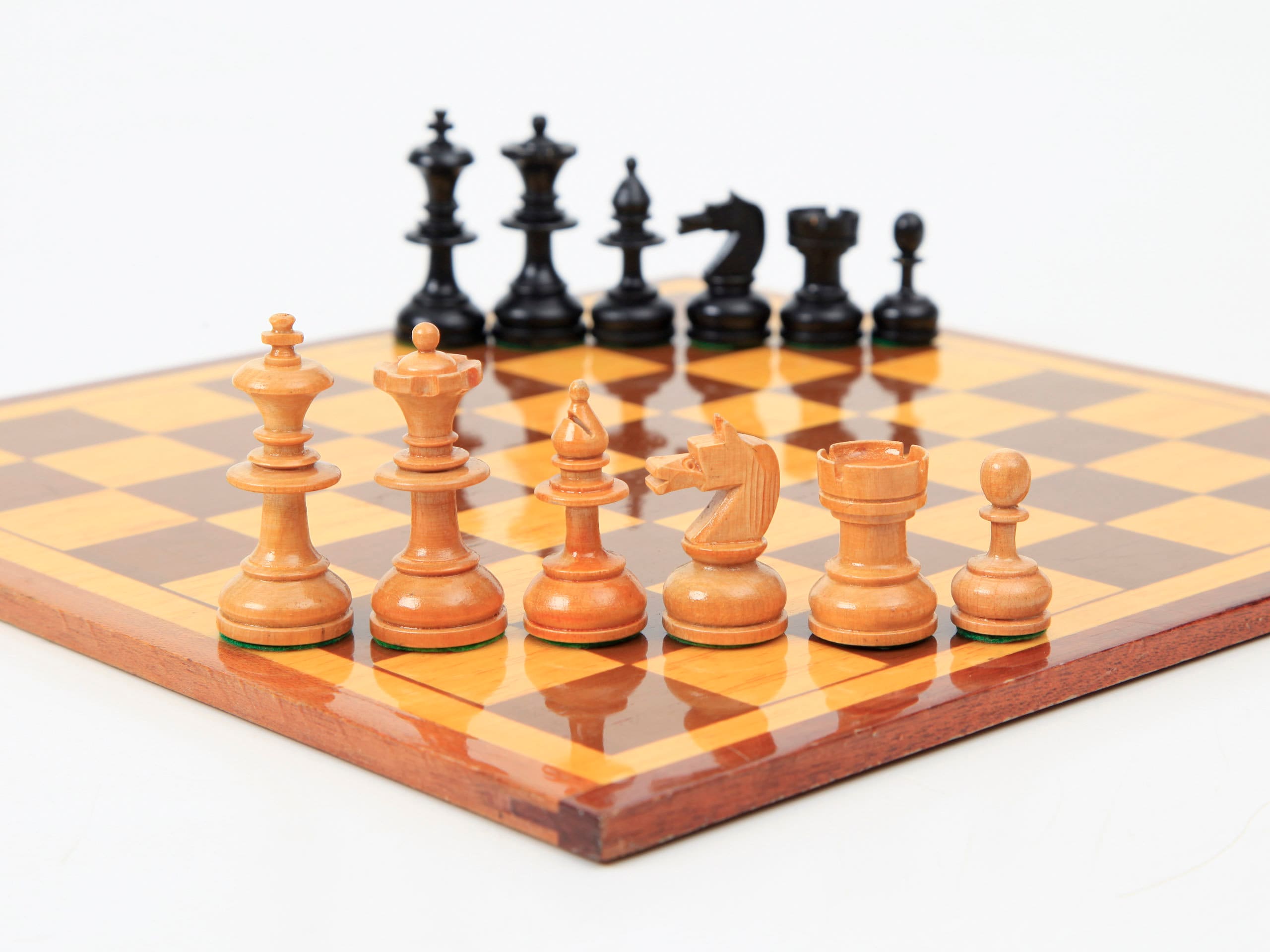 Chess Games With Chess Metal Pieces Wooden Chessboard Gift Box With Luxury  Decorations Interior Decoration Pieces Size 30X30X2.8