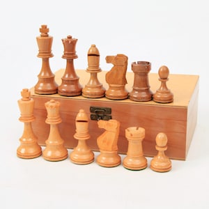 Vintage Deluxe Staunton Chess Set, KH 9,2 cm./3,7 in, Rare 1970&#39;s Handmade Staunton Chess Set with Original Storage Box