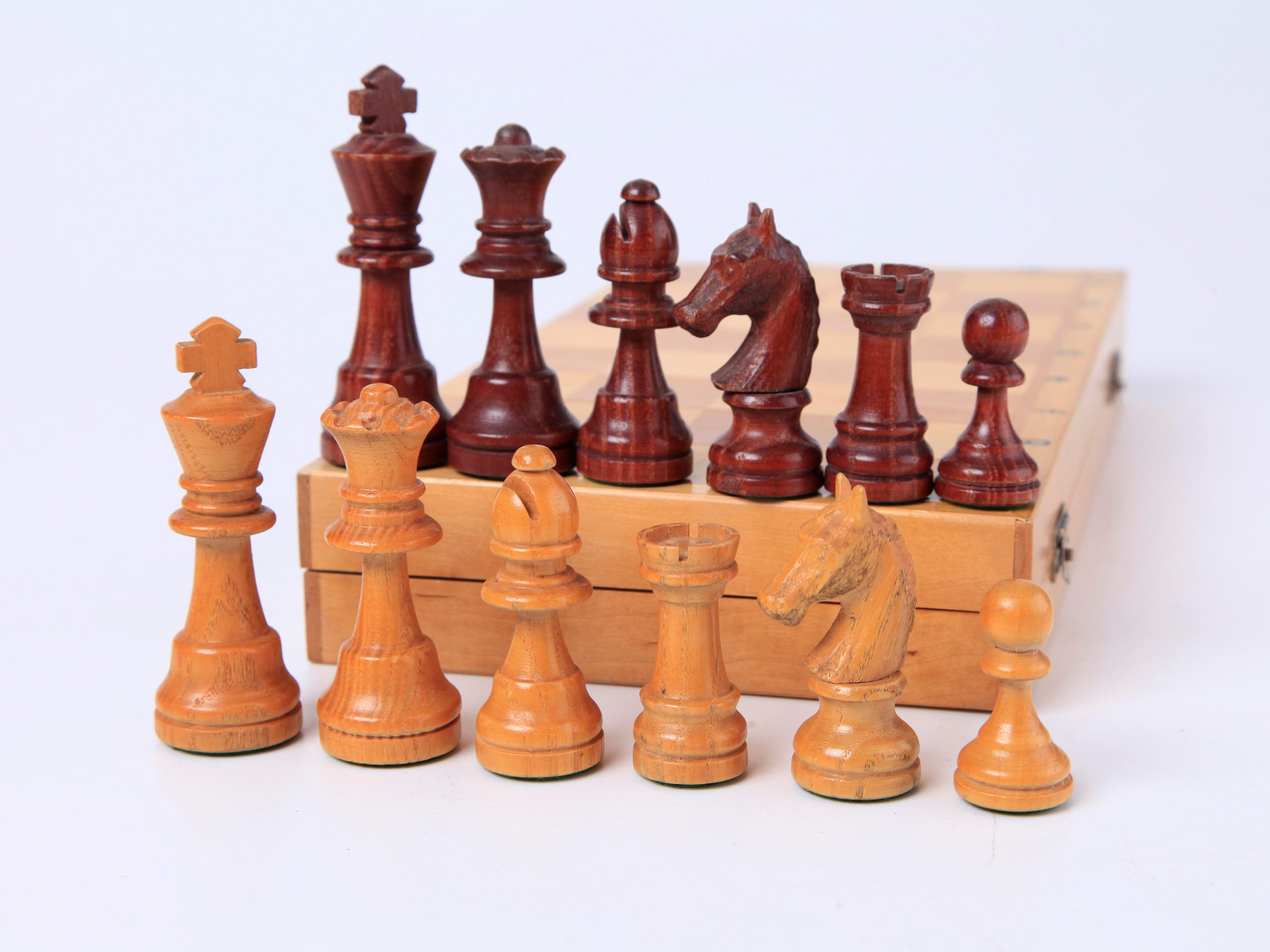 Vintage Yugoslavian Chess Set with Folding board KH 10 cm/4 -  Portugal