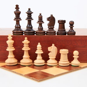 Duitse reisschaak- en damset, jaren 70, KH 6,5 cm, houten spellenset met oprolbaar schaakbord en originele opbergkoffer