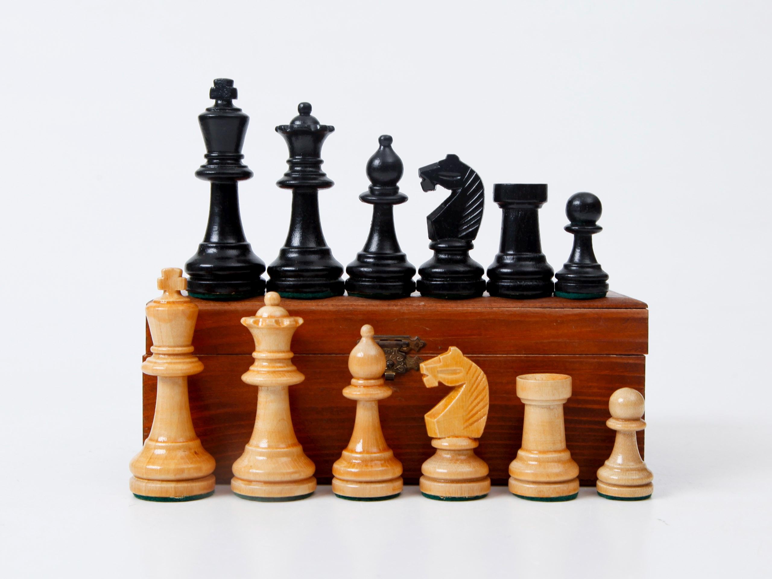 ヴィンテージドイツ製木製チェスセット、KH 8.5 cm/3.3 in.、1960年代