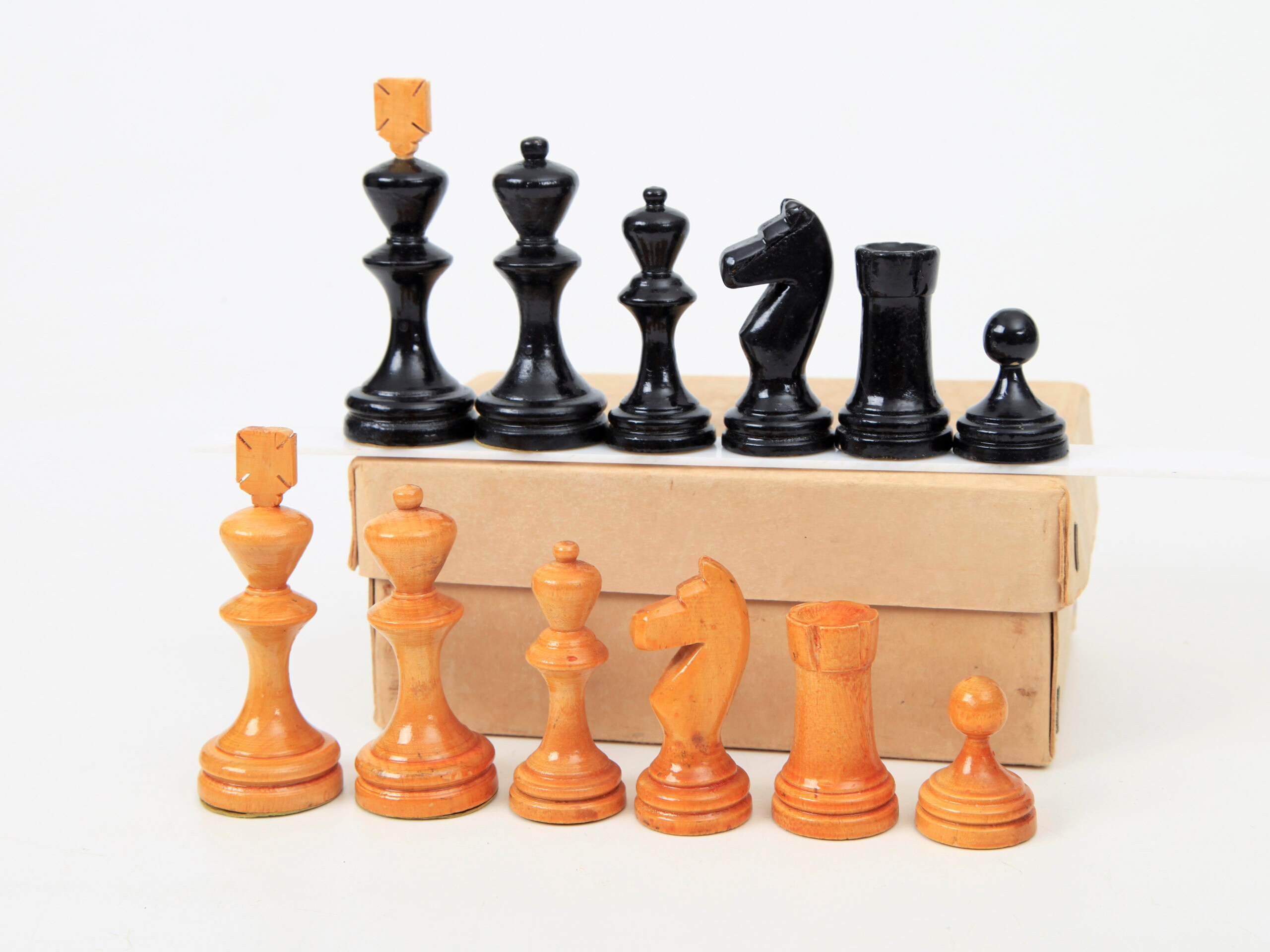 Competition Staunton Walnut Chess Set With Magnetic Case - The Chess Store