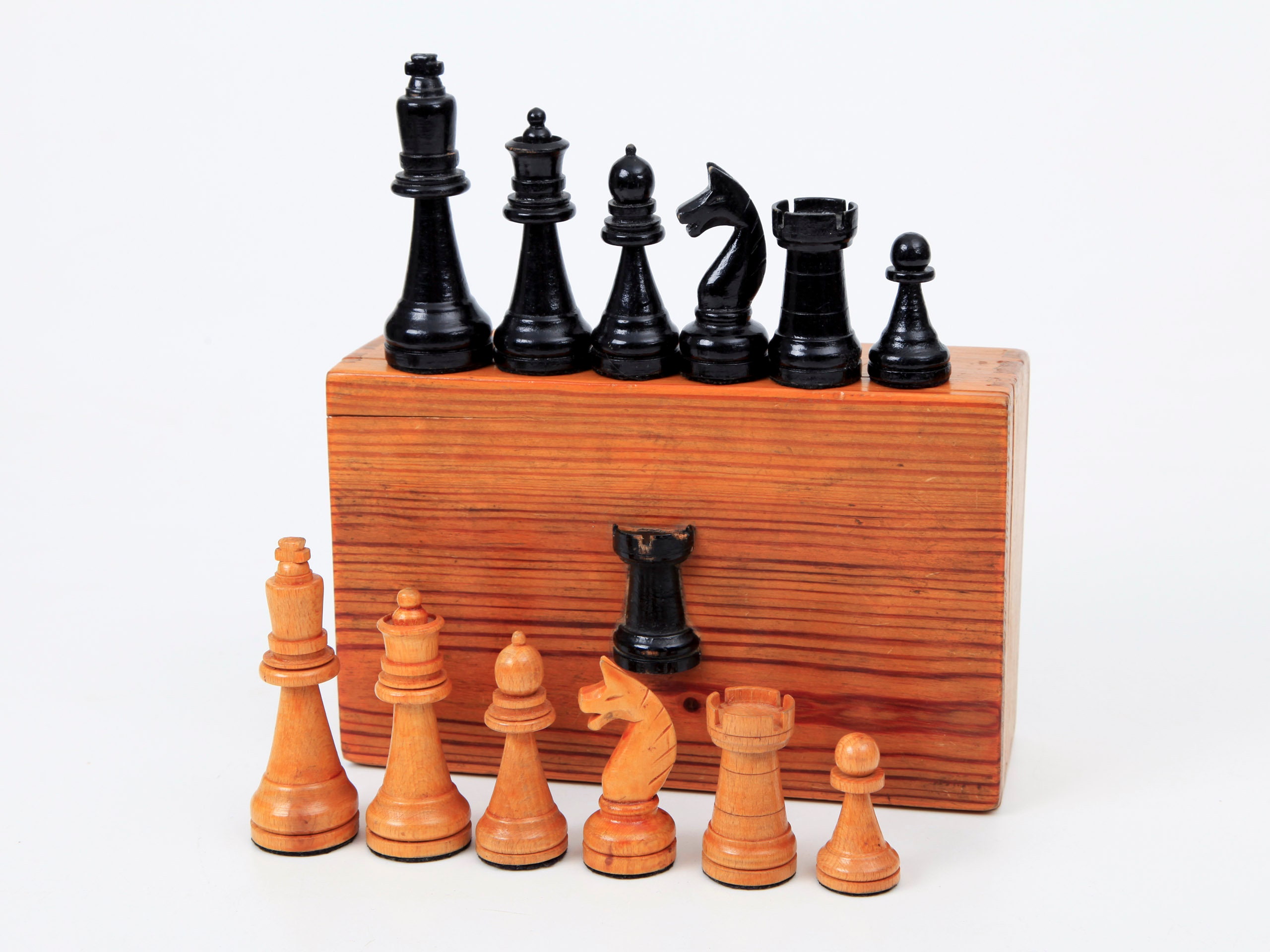 Buy Master Staunton Series Chess Pieces in Dyed Box Wood online from  chessbazaar