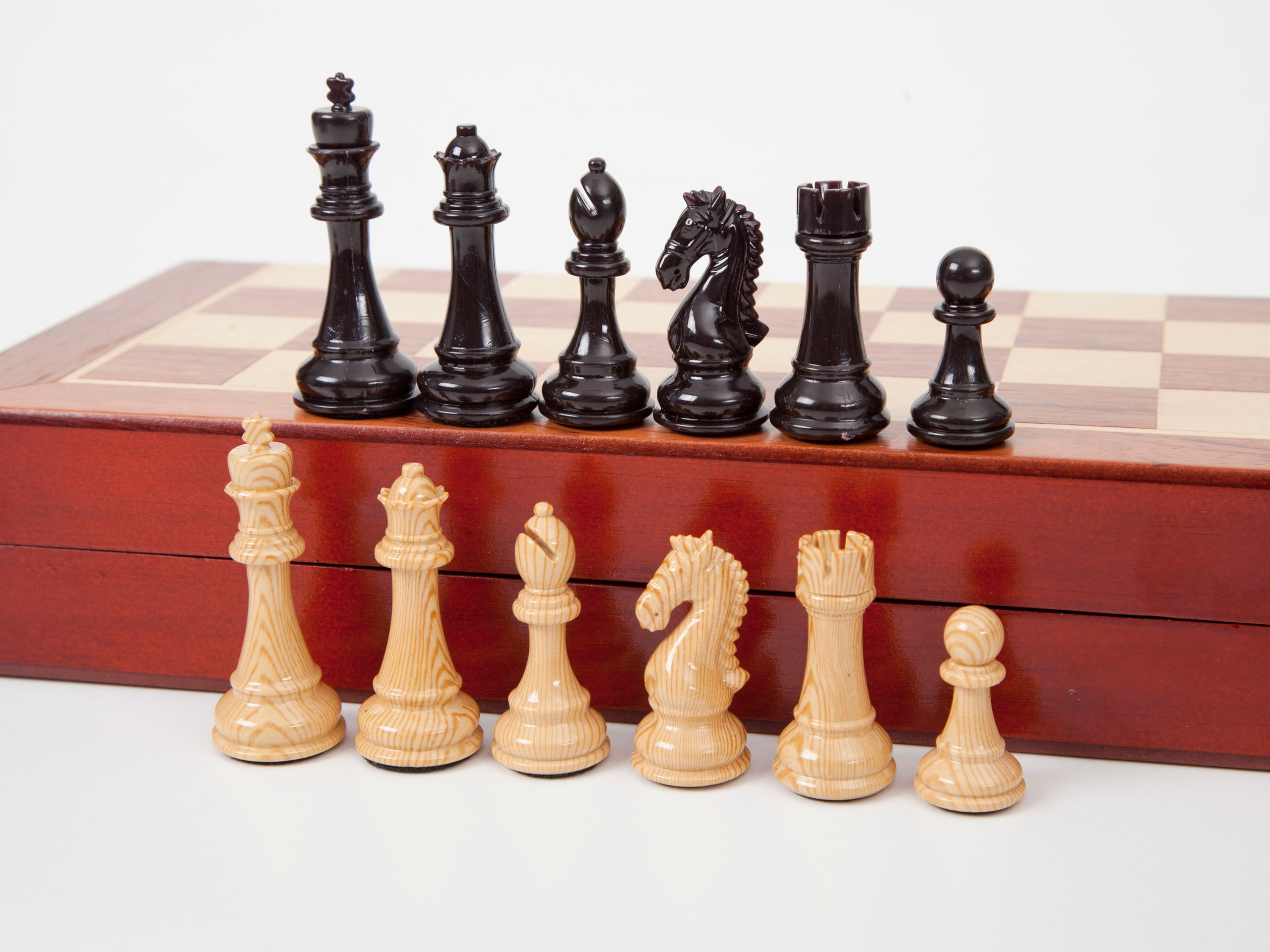 WE Games Round Wooden Travel Chess Set with Pegged Chessmen – 6 inches