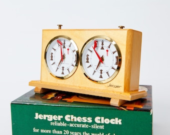 高級蛤碁石とヴィンテージドイツ製機械式Jerger Olympiaチェスクロック