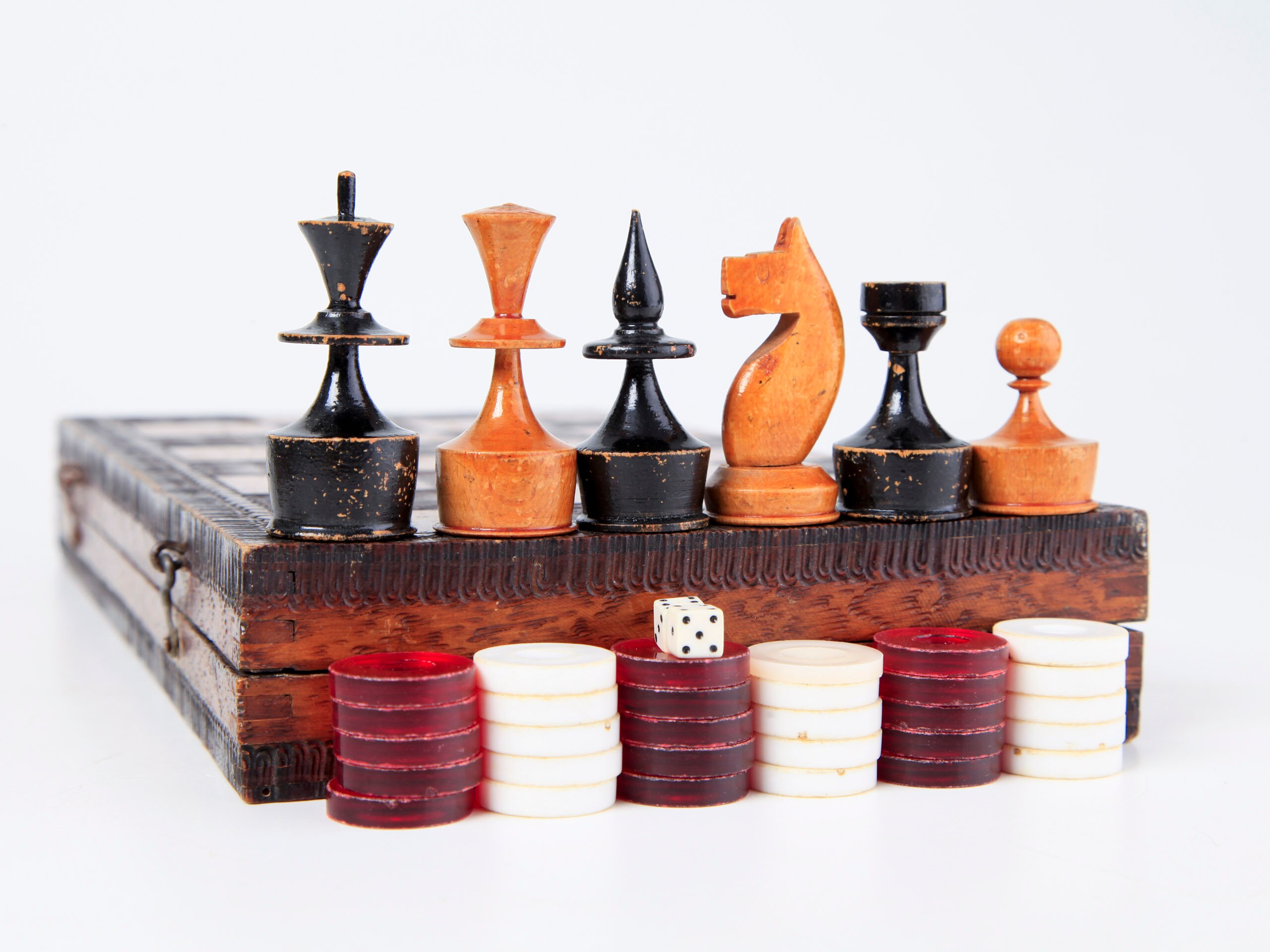 Deluxe Old Club Series Chess Set Ebony & Boxwood Pieces with Olive Wood &  Black Deluxe Board - 3.75 King