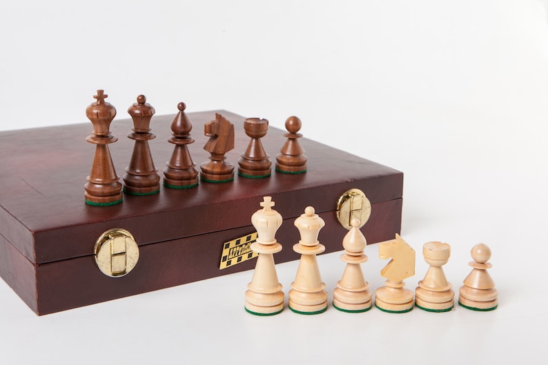 APF Rolland Juego de ajedrez, K-8,5cm, Juego alemán de ajedrez de madera con estuche de almacenamiento, Condición de menta, Sin tablero imagen 2