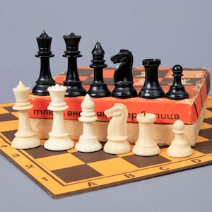 1970&#39;s Vintage Plastic Chess Set from Eastern Europe, KH 6cm/2,35&quot;, Old Travel Chess Set with Original  Folding Chess Board and Storage Box