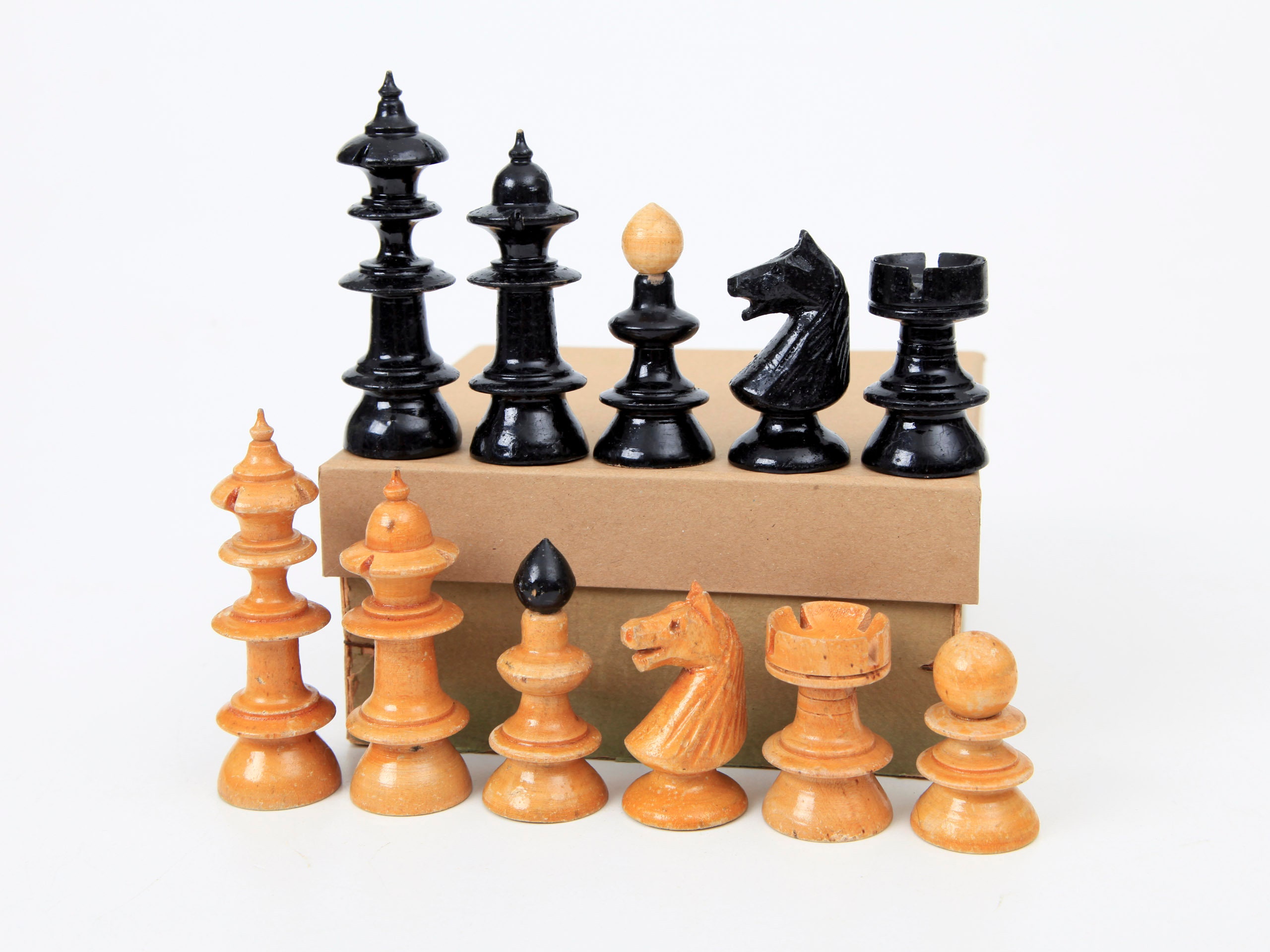 Old Vienna Chess Pieces V2.0 – Exquisite Reproduction in Ebonized and  Antique Boxwood (3.75 King) Crafted with precision and attention…