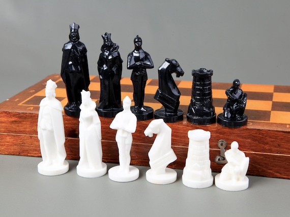 Plastic Folding 20” Chess Board And Black And White Medieval Chess Pieces