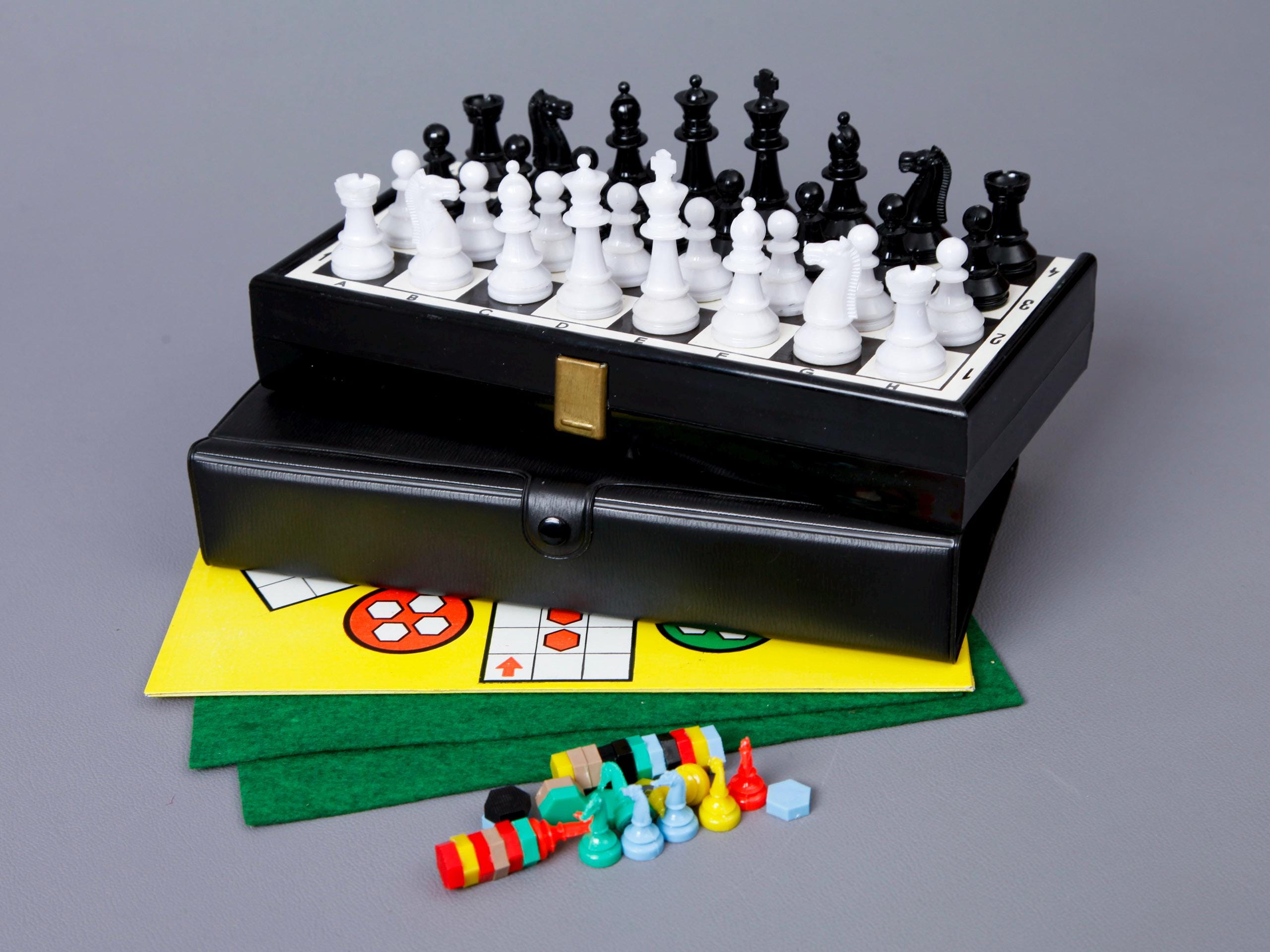 Vendita Scacchi Online in legno e in plastica. Prezzi super