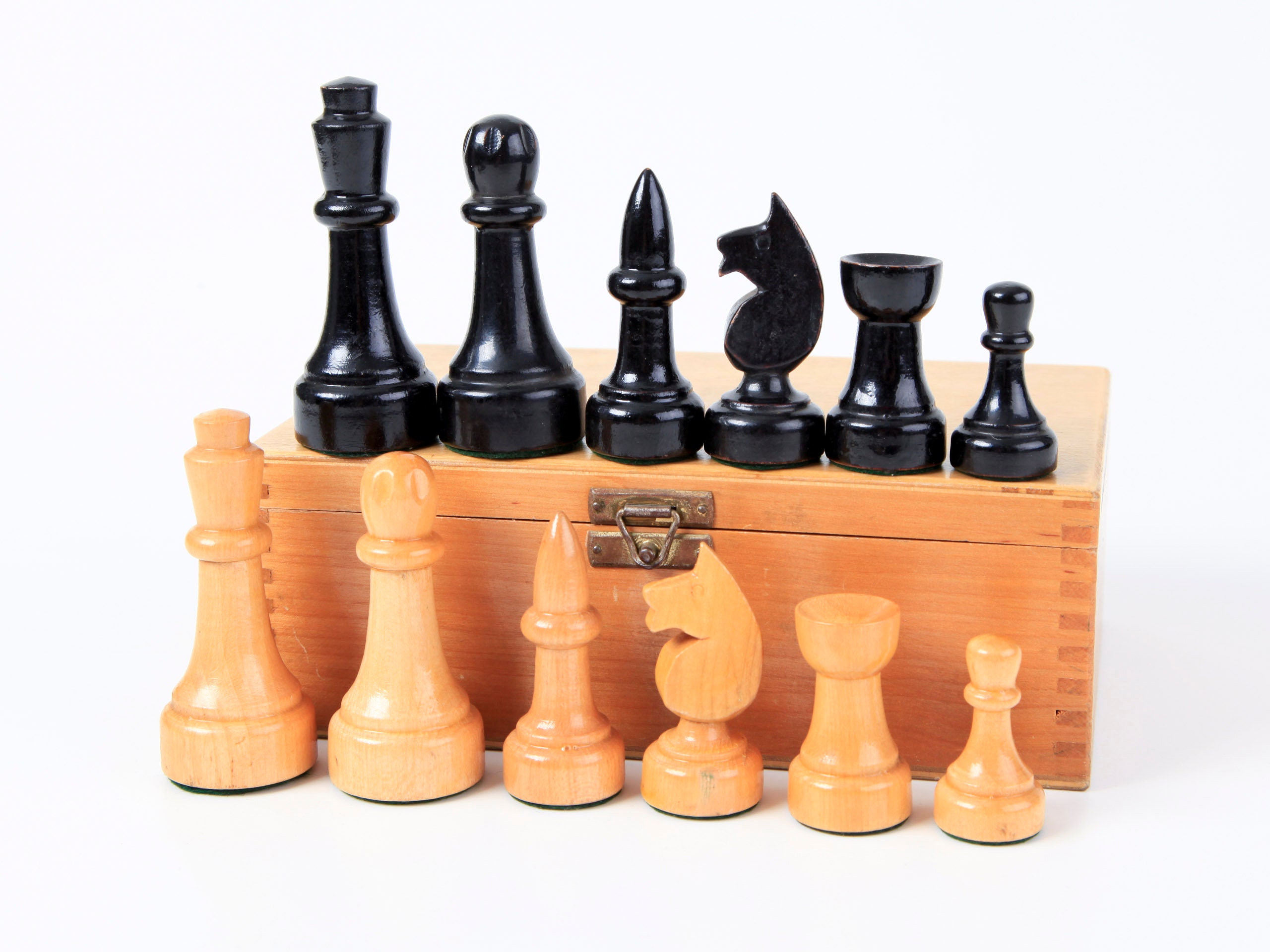 Combo of 1940s Art Deco Series Weighted Chess Pieces Sheesham and Boxwood  -3.8 King with Chess Board