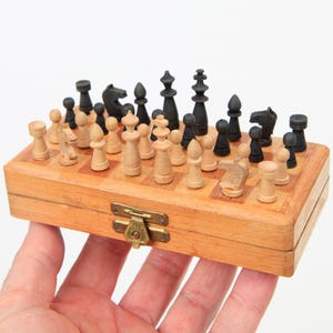 1950&#39;s Vintage Travel Chess Set, Wooden Folding Pegged Chess Set, Old German Pocket Chess Set with Folding Chess Board 13,5x13,5cm/5,3x5,3&quot;