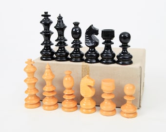 XLarge Romanian Wooden Chessmen KH 11,5cm/4,5 in. with Storage Box, Vintage Coffee House Chess Set from Eastern Europe