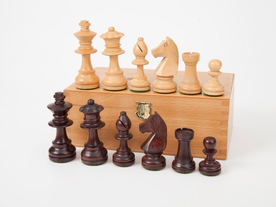 Combo of The Old Vintage English Staunton Series Chess Pieces in