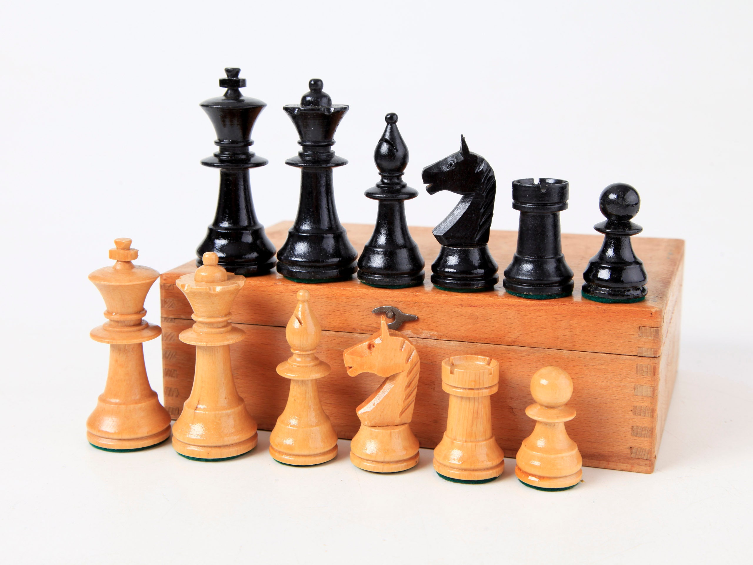 3.7 German Knight Chess Pieces Handcrafted Wooden 
