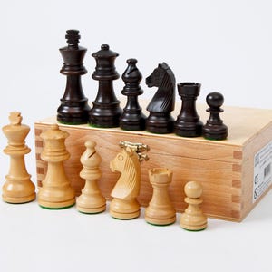 Contemporary German Staunton Chess Set, KH 7cm / 2,8 in., Weighted Wooden Chess Set in Classic Design, Original Storage Box