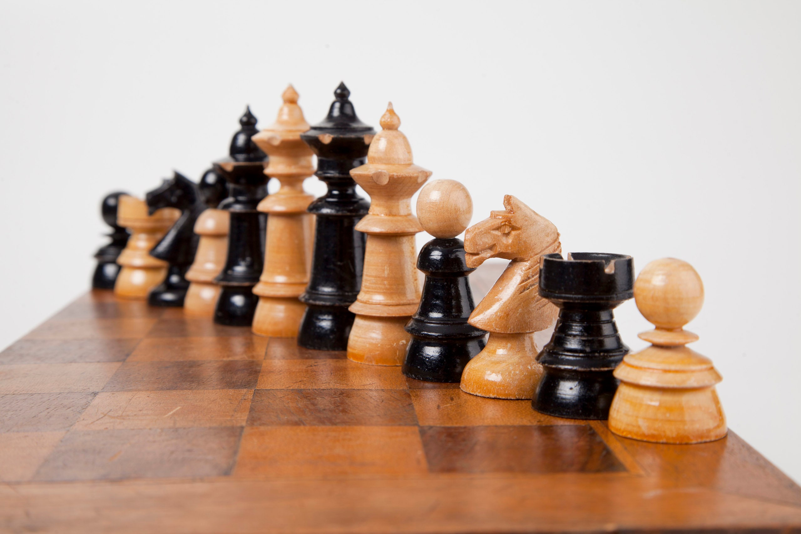 The Chess Schach - Home  Artistically Restored Vintage Chess Sets