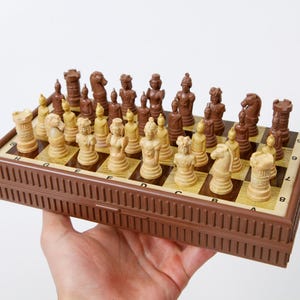Vintage Magnetic Figurine Chess Set with Folding Chess Board, KH 4,5 cm, 1970&#39;s Figural Travel Chess Set 25x25cm / 10x10&quot;