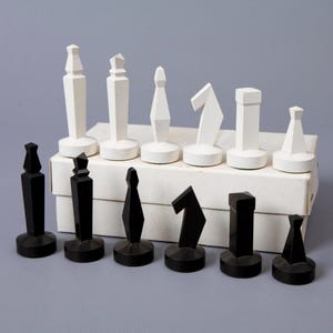 Vintage Minimalist Weighted Chess Set KH 8,5cm/3,35 in, 1970&#39;s Futuristic  Modern Design Weighted Chessmen with Original Box
