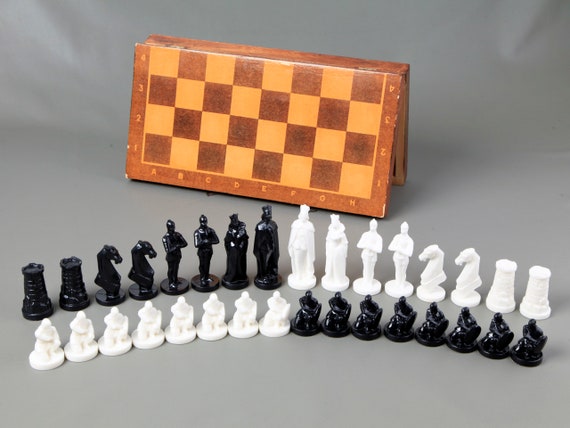 Jeu d'échecs soviétique en bois vintage rare - Canada