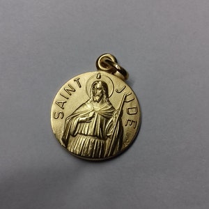 FREE SHIPMENT Medal pendant of Sant Jude 16mm gold plated 3 microns amazing details french handmade 16 millimeters very beautiful work