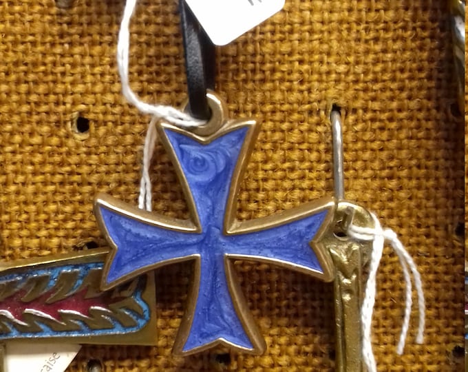 Maltese Templar cross pendant in blue enamelled breaststroke