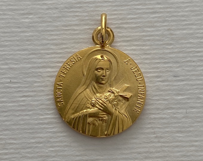 FREE SHIPMENT Medal pendant of Saint Thérèse 16mm gold plated 3 microns amazing details french handmade 16 millimeters very beautiful work