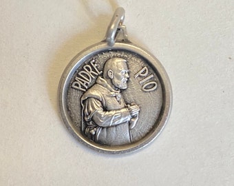 FREE SHIPMENT Medal pendant of Sant Padré Pio ( Sant Father Pio) silver 925 amazing details french handmade 16 millimeters high quality