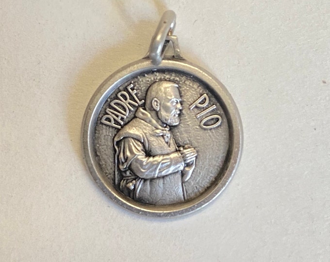 FREE SHIPMENT Medal pendant of Sant Padré Pio ( Sant Father Pio) silver 925 amazing details french handmade 16 millimeters high quality