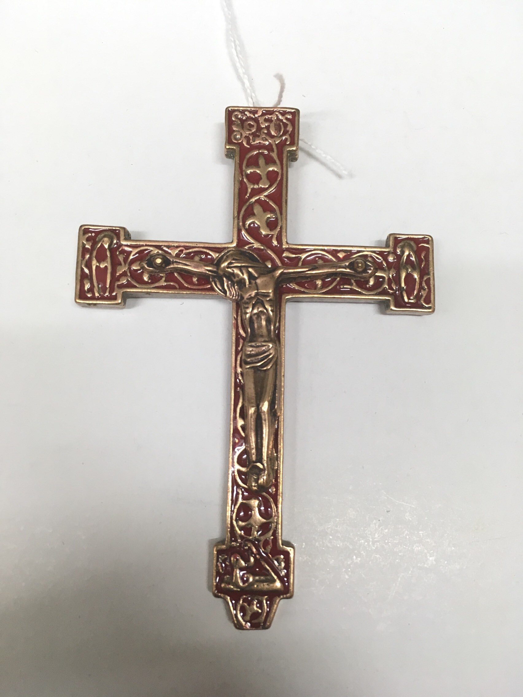 Art Du Bronze Religieux. Croix Crucifix en Émaillé Vitrifiée Rouge Style Antique Baroque