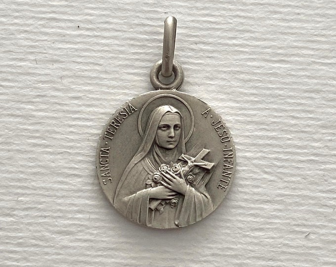 FREE SHIPMENT Medal pendant of Saint Thérèse 16mm silver 925/1000 amazing details french handmade 16 millimeters very beautiful work