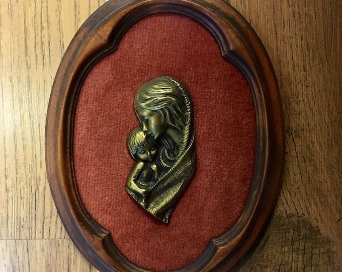 Oval table in red velvet with wooden frame of the Madonna and Child in bronze Art.