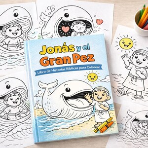 K&ouml;nnte beinhalten: Ein Malbuch f&uuml;r Kinder mit dem Titel "Jon&aacute;s y el Gran Pez" mit Illustrationen von Jona und einem Wal. Mehrere Malvorlagen und Buntstifte sind um das Buch herum verstreut und zeigen Szenen aus der Geschichte. Das Buch ist auf Spanisch.