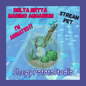 Puede incluir: Un acuario de vidrio con un pez betta, un pequeño cactus, un trozo de madera flotante y algunos hongos. El acuario está rodeado de un fondo azul con el texto "DELTA BETTA MARIMO AQUARIUM" y "STREAM PET" en letras rosas y azules. El texto "I'M ANIMATED!!" también está en letras rosas. El texto "SleepyPotatoStudio" está en letras rosas con corazones.
